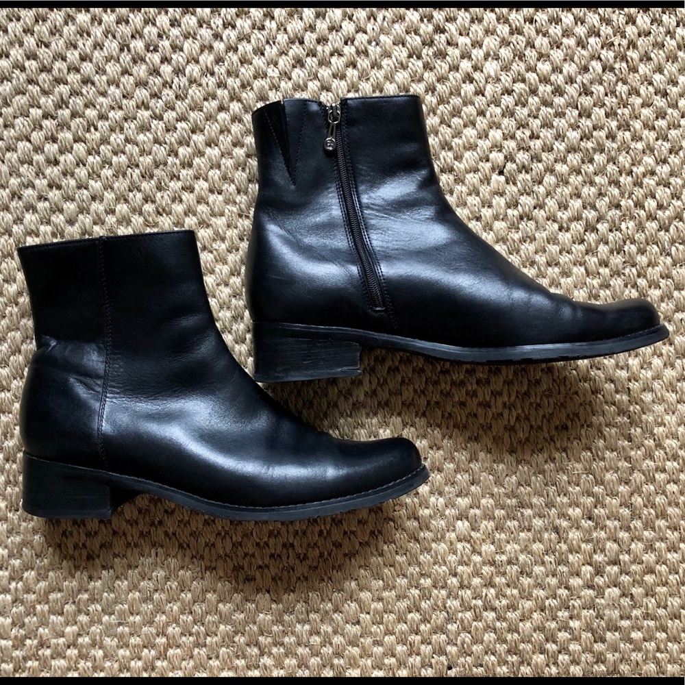 Blondo Black leather size 9 waterproof bootie